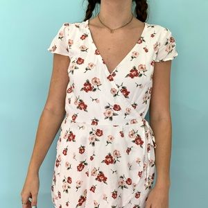 White Floral Romper from Hollister - size S